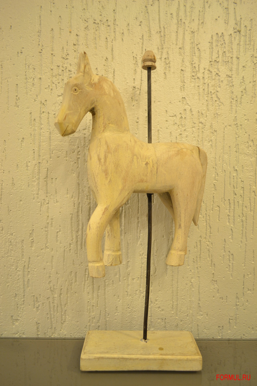 Статуэтка Авторская работа Конь на шесте